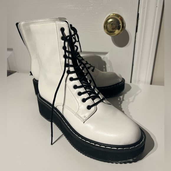 Kendall & Kylie White Platform Boots - Picture 2 of 6